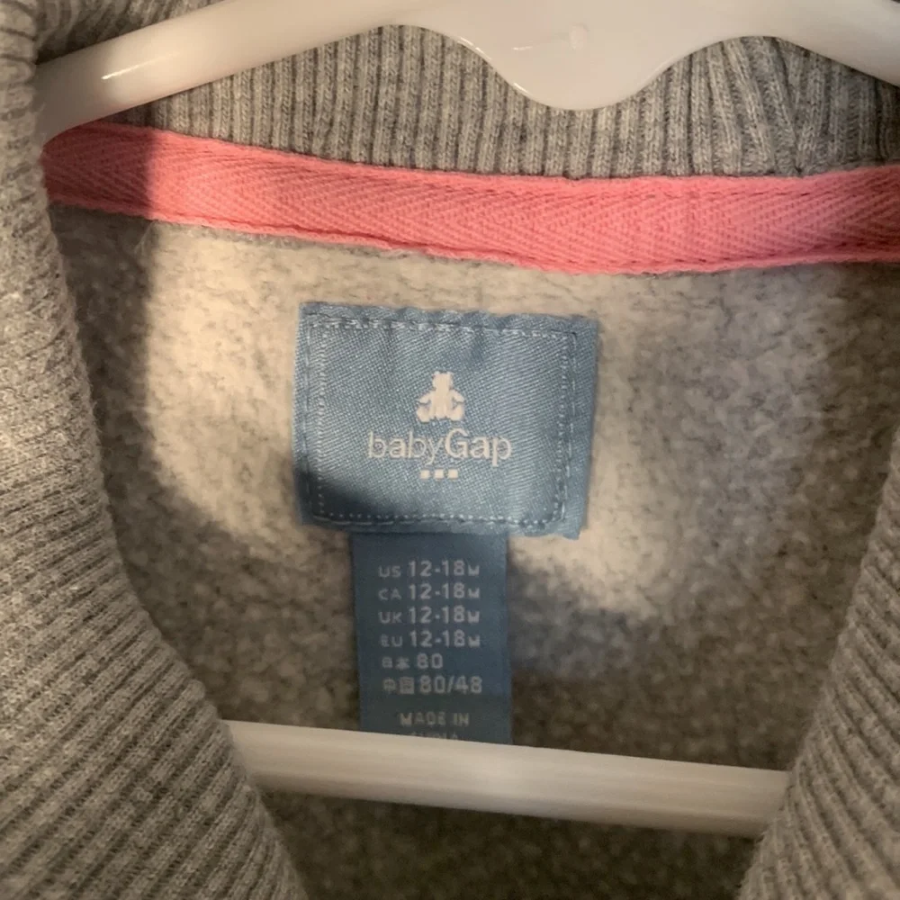 Baby Gap Gray Sweater w. Tiny Teddy Bear on Front Size 12-18 Month